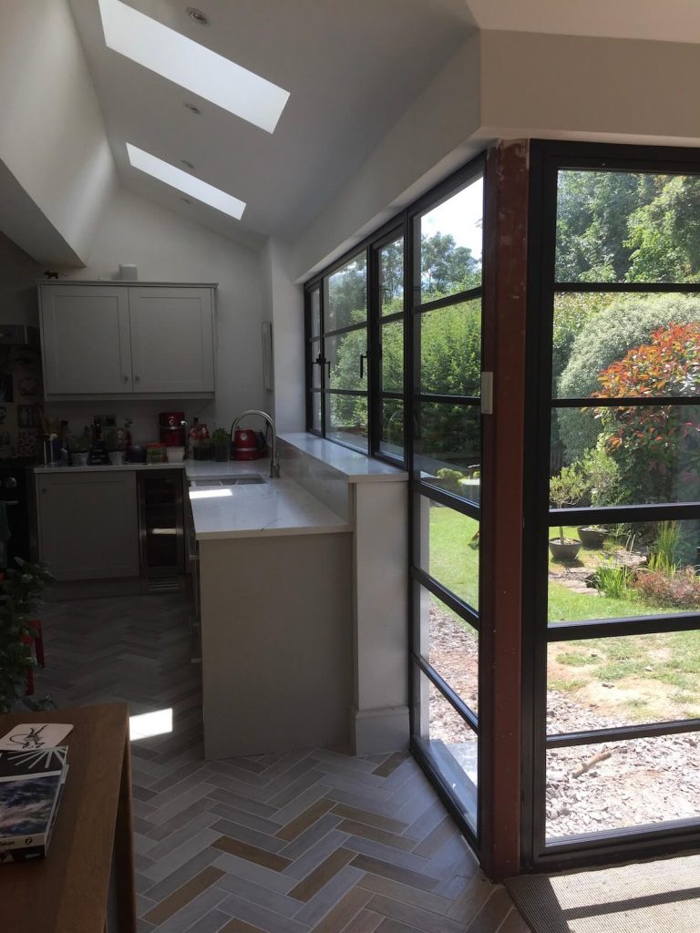 Kitchen curtain walling